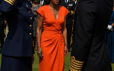 At His Promotion Ceremony, My Mother-in-Law Called Me a Deadbeat—Then His New Commander Saluted Me Before My Husband – News